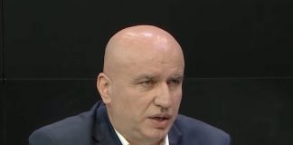 Mero Baze: Diversioni i një “lideri” me popull hua