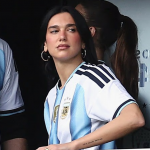 Dua Lipa befason fansat, ndjek “Superklasikon” e famshme argjentinase në “La Bombonera”