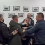 Goditi me grusht këshilltarin bashkiak në Pogradec, Gjykata e Korçës liron Kevi Muçllarin