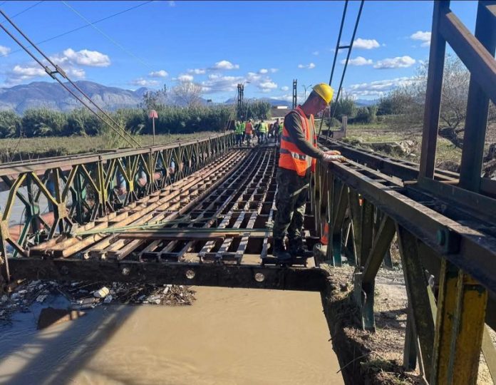 -800-0-1764159988x9-664