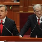 “Ka porosit vrasje, bashkëpunëtor bandash”, Balla i përgjigjet akuzave të Berishës: S’kam mbi supe akuza si ti, shkon me autoblindë në Tropojë