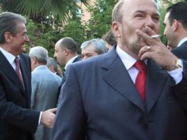 Si e futi Berisha në burg Fatos Nanon, ‘ushtarët’ që përdori nga Blerim Çela tek Alush Dragoshi
