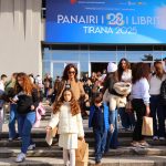 “Lexo të njohësh veten”, ministrja Spiropali bashkë me fëmijët në Panairin e Librit