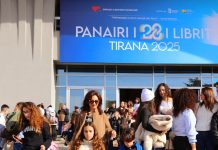 “Lexo të njohësh veten”, ministrja Spiropali bashkë me fëmijët në Panairin e Librit