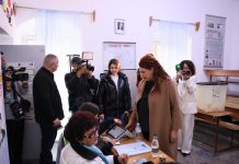 Votohet për zgjedhjet e pjesshme vendore në 5 bashki, procesi pa probleme! Deri në 11:00 pjesëmarrja 8.23%