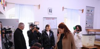 Votohet për zgjedhjet e pjesshme vendore në 5 bashki, procesi pa probleme! Deri në 11:00 pjesëmarrja 8.23%