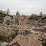 Momente paniku në zemër të Romës/ Shembet një pjesë e kullës mesjetare “Torre dei Conti”, plagoset një punëtor