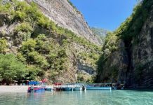 “Daily Mail”: Britanikët zgjedhin Shqipërinë në vend të Spanjës, për pushime