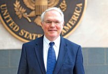 Hill dëshmon në gjyqin e Thaçit/ Ish-ambasadori i SHBA, i pesti i thirrur nga avokatët