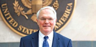 Hill dëshmon në gjyqin e Thaçit/ Ish-ambasadori i SHBA, i pesti i thirrur nga avokatët