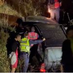 Aksident në autostradën Vlorë-Levan/ Makina përfundon në kanal, pesë persona të plagosur