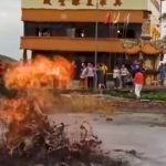 Video/ Vullkani i baltës shpërthen në mes të një rruge në Tajvan