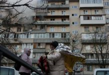 Rusia dhe Ukraina njoftojnë për sulme të fuqishme ajrore