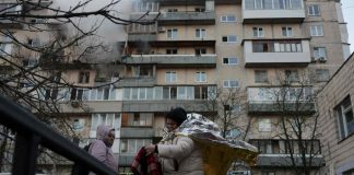 Rusia dhe Ukraina njoftojnë për sulme të fuqishme ajrore