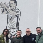 Murale në Mitrovicë për golin ndaj Serbisë: Prindërit e Manajt ftohen për ta ingaguruar veprën