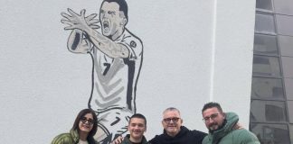 Murale në Mitrovicë për golin ndaj Serbisë: Prindërit e Manajt ftohen për ta ingaguruar veprën