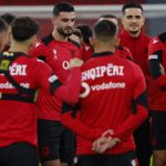 Kombëtarja mbyll përgatitjet për Anglinë me një atmosferë pozitive mes kuqezinjve