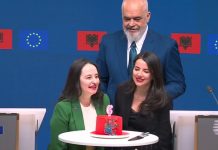 “Urime Shqipëri”, festë në Bruksel për hapjen e negociatat për grupkapitullin e fundit/ Kos: Kjo tregon sa lart keni ecur