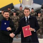 Macron dhe Zelensky nënshkruajnë marrëveshjen ushtarake, Ukraina do blejë 100 avionë nga Franca në 10 vitet e ardhshme