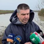 Reshjet e dendura në Fier/ Kryetari Subashi: Situata përgjatë Vjosës, problematike. Pritet të nisë evakuimi i banorëve