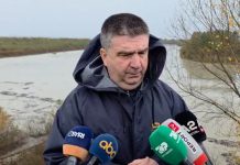 Reshjet e dendura në Fier/ Kryetari Subashi: Situata përgjatë Vjosës, problematike. Pritet të nisë evakuimi i banorëve