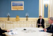 Zelensky merr në duar planin amerikan për paqen. Trump shton presionin: Pranoje