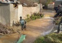 Pesë fshatra në Dropull të izoluar nga përmbytjet, banorët pa shërbime bazë pas shembjes së urës së Glinës