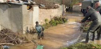 Pesë fshatra në Dropull të izoluar nga përmbytjet, banorët pa shërbime bazë pas shembjes së urës së Glinës