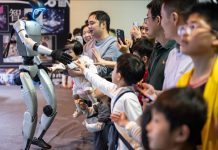 Kinë, roboti humanoid thyen rekordi në ecje