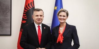 VanHorn takim me kryetarët e grupeve parlamentare shqiptare: Dialogu konstruktiv dhe liria e fjalës, shtylla të institucioneve të forta politike