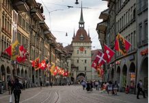 Votuesit zviceranë refuzojnë taksën e propozuar për të pasurit