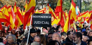 “Plasin” protestat në Madrid, kërkohen zgjedhje të parakohshme pas akuzave për korrupsion në qeverinë e Sanchez