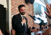 Kush është Zohran Mamdani, myslimani demokrat që po sfidon Trump-in në New York