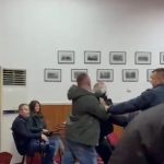 Përplasje fizike në Këshillin Bashkiak të Pogradecit