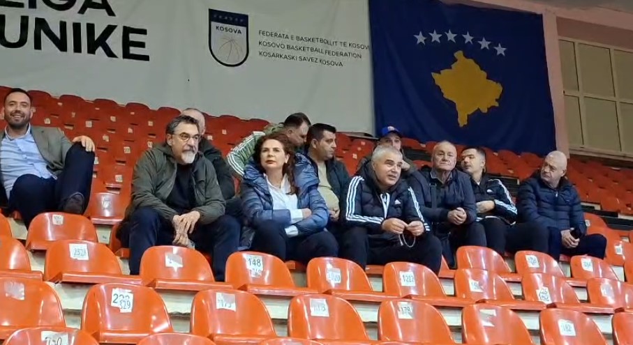 Numërohen dy kutitë e para në Vlorë  kryeson bindshëm Bruna Mersini e PS së