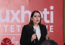 Drejtuesja Politike e Tiranës, Ogerta Manastirliu në dëgjesat me banorët e Njësisë 8 dhe 9: Janë 100 mijë m² hapësira publike të çliruara në Tiranë, që do t’i kthehen komuniteteve në çdo lagje