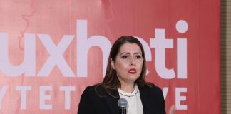 Drejtuesja Politike e Tiranës, Ogerta Manastirliu në dëgjesat me banorët e Njësisë 8 dhe 9: Janë 100 mijë m² hapësira publike të çliruara në Tiranë, që do t’i kthehen komuniteteve në çdo lagje