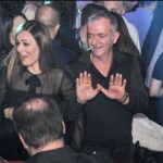 FOTO/ Momenti i bukur në ‘Kënga Magjike’, KissCam kap pronarin e Klanit dhe bashkëshorten! Puthja e çiftit Frangaj