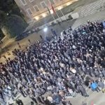 Protesta e opozitës para Kryeministrisë, Balla publikon foton e pjesëmarrësve: Ia doli ta fundosë PD në shoqatë