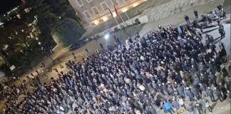 Protesta e opozitës para Kryeministrisë, Balla publikon foton e pjesëmarrësve: Ia doli ta fundosë PD në shoqatë
