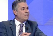 Flluska hipokrite e politikës, humnera e saj me shoqërinë