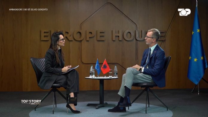 vlcsnap-2025-11-12-22h28m57s553_sd