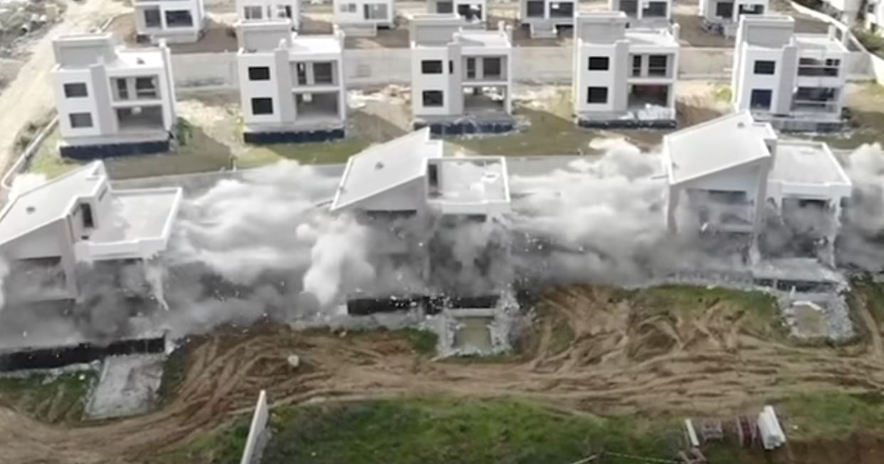 U bllokuan para pak ditësh  momenti kur vilat në Farkë shpërthehen me tritol