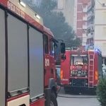 Përfshihet nga flakët një mobileri në Vlorë, dyshime për zjarr të qëllimshëm