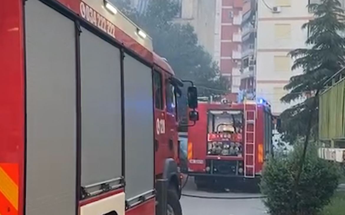 Përfshihet nga flakët një mobileri në Vlorë  dyshime për zjarr të qëllimshëm