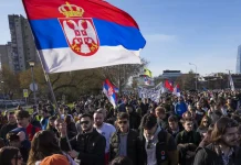 Mobilizohen studentët në Serbi, nis mbledhja e nënshkrimeve për zgjedhje të parakohshme parlamentare