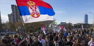 Mobilizohen studentët në Serbi, nis mbledhja e nënshkrimeve për zgjedhje të parakohshme parlamentare