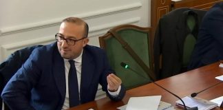 Korreshi batuta në Komisionin e Ligjeve: Gruaja nuk do shkojë në krevat me mua, por me deputetin që jam unë. A është konflikt interesi?