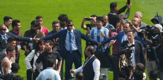 Kaos gjatë vizitës së Lionel Messi-t në Indi, tifozët shkatërrojnë stadiumin