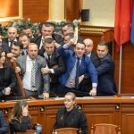 PS kërkon përjashtimin e 29 deputetëve të PD, shtyhen ‘ndëshkimet’ për kaosin në Kuvend! Bardhi: Doni të fshini opozitën